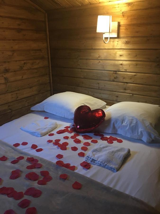 Gites Les Chalets Vezzani Spa Eksteriør bilde